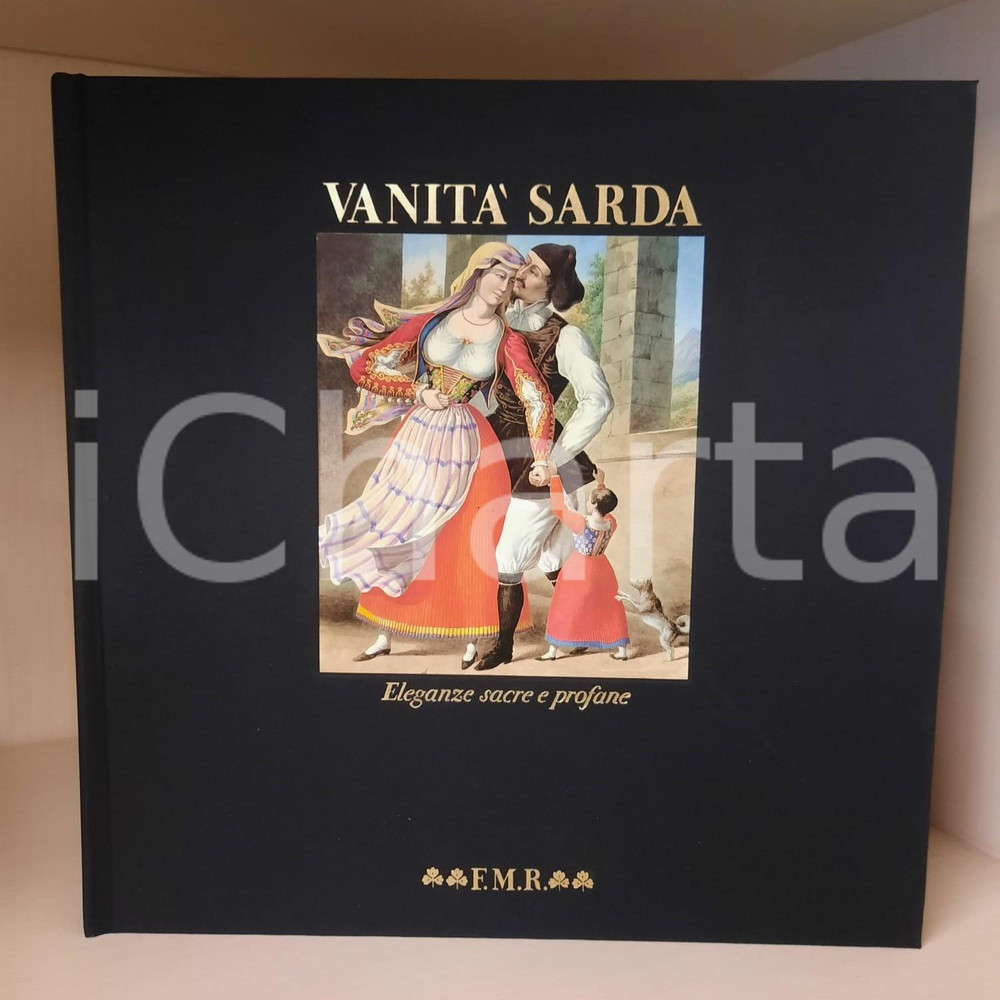 1986 Graziella BUCCELLATI Gianni GUADALUPI Vanità sarda - Franco Maria RICCI Brossura editoriale d'epoca con copertina telata rigida, cofanetto e tagliando di controllo con sigla autografa.Con testi di Alberto La Marmora, Gaston Vuillier e Grazia Deledda.Introduzione di Guido Davico Bonino.Fotografie di Chiara Samugheo.Volume tirato in 5000 copie numerate. Esemplare 1069/5000.TITOLO: Vanità sarda - Eleganze sacre e profaneCOLLANA: QuadreriaEDITORE: Franco Maria Ricci EditorePAGINE: 183 FAIR/discreto Piccolo strappo all'angolo superiore sinistro del cofanetto Formato: 32x32 cm originale e autentica 1