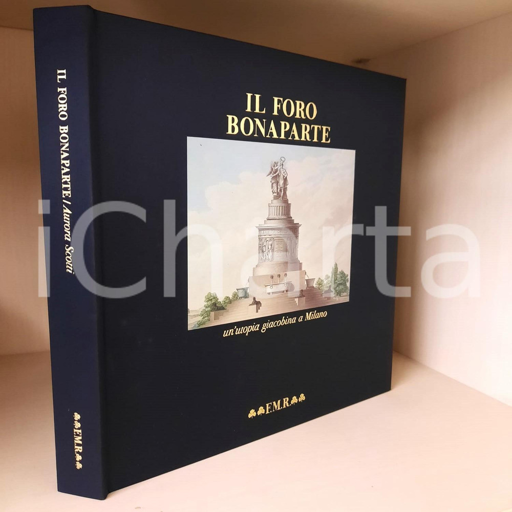 1989 Aurora SCOTTI Il Foro Bonaparte - Franco Maria RICCI per MONTEDISON Brossura editoriale d'epoca con copertina telata rigida, cofanetto con logo Montedison e tagliando di controllo con sigla autografa.Introduzione di Werner Oechslin. Testo in inglese e italiano.Volume realizzato appositamente per Montedison, tirato in 5000 copie numerate. Esemplare 1727/5000.TITOLO: Il Foro Bonaparte - Un'utopia giacobina a MilanoCOLLANA: QuadreriaEDITORE: Franco Maria Ricci EditorePAGINE: 329 FAIR/discreto Lievi segni di uso al cofanetto Formato: 32x32 cm originale e autentica 1