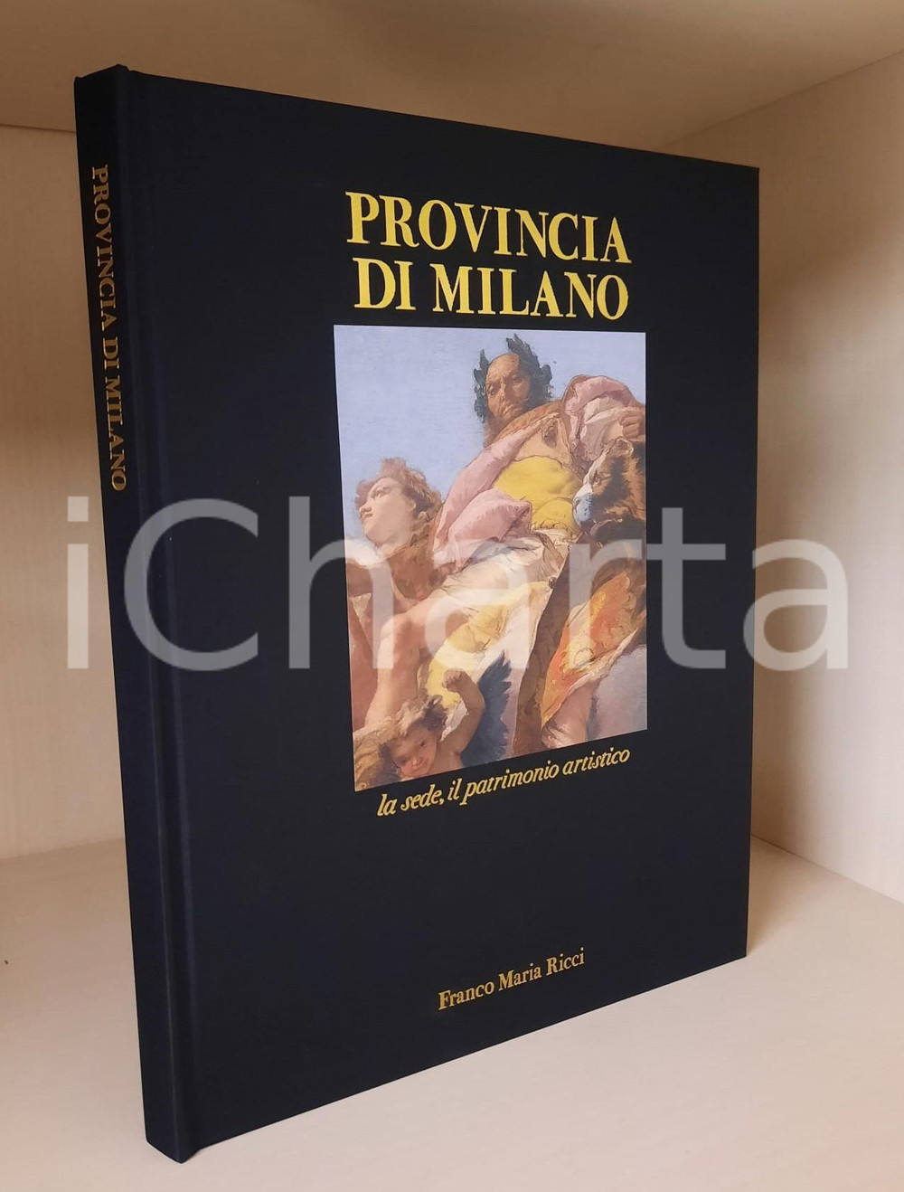 1988 Graziella BUCCELLATI Provincia di Milano - Sede, patrimonio artistico FMR Brossura editoriale d'epoca con copertina telata rigida, cofanetto e tagliando di controllo con sigla autografa.Con testi di Giacomo C. Bascapé, Felice Calvi, Mario Mazzucchelli, Guido Canella, Raffaele De Grada.EDITORE: Franco Maria Ricci EditorePAGINE:150 FAIR/discreto Piccola mancanza all'angolo superiore destro del cofanetto. Formato: 24x32 cm originale e autentica 1