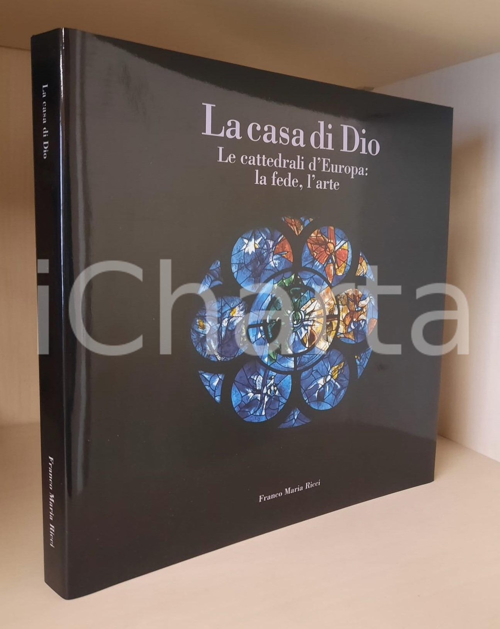 2007 Mons. Timothy VERDON La casa di Dio - Franco Maria Ricci Editore FMR Brossura editoriale d'epoca con copertina rigida, sovraccoperta e cofanetto.Mancanza del talloncino sul dorso del cofanetto.Volume realizzato per l'ottantesimo compleanno di Papa Benedetto XVI.Con un testo di Gianni Guadalupi.TITOLO: La casa di Dio - Le cattedrali d'Europa: la fede, l'arteCOLLANA: Grand Tour 49EDITORE: Franco Maria Ricci EditorePAGINE: 274 FAIR/discreto Lievi segni di uso al cofanetto Formato: 32x32 cm originale e autentica 1