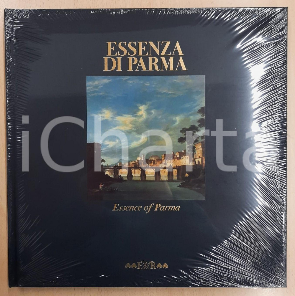 2007 ESSENZA DI PARMA Essence of Parma FMR Franco Maria RICCI Editore Brossura editoriale d'epoca con copertina telata rigida e cofanetto.Il volume risulta ancora sigillato.EDITORE: Franco Maria Ricci Editore FAIR/discreto Lievi segni di usura al cofanetto Formato: 34x34 cm originale e autentica 1