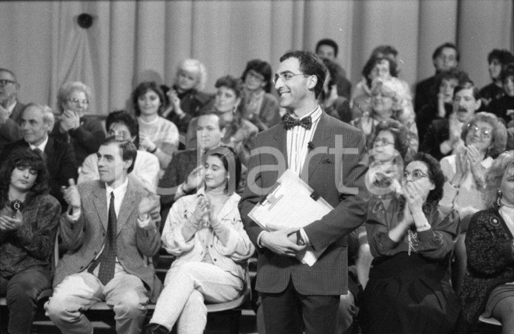 1988 ODEON TV AUGUSTO CASTI MONDELLI La ruota della fortuna 1 NEGATIVO ORIGINALE  Negativo originale, su pellicola, in formato 35 mm. CONDIZIONI: FAIR E' SEVERAMENTE VIETATA LA RIPRODUZIONE.TUTTI I DIRITTI SONO RISERVATI.ICharta mette in vendita, sul negozio eBay e in esclusiva sul sito "icharta" il proprio archivio composto da numerose diapositive e negativi fotografici d'epoca, tutti originali e autentici, che attraversano la storia del costume italiano tra gli la fine degli anni Sessanta e Novanta.Si tratta di uno sguardo inedito sull'attualità, la politica, la vita quotidiana, il gossip e la cultura, che fotografa il cambiamento della nazione in quest'ultimo scorcio del XX secolo. Un'occasione unica per il mercato del collezionismo, che vede finalmente disponibile un archivio eccezionale per vastità, tematiche e condizioni, in un settore (il negativo fotografico e la diapositiva) di assoluta novità e dalle interessanti prospettive di investimento. CONDIZIONI:FAIR/discreto originale e autentica 1