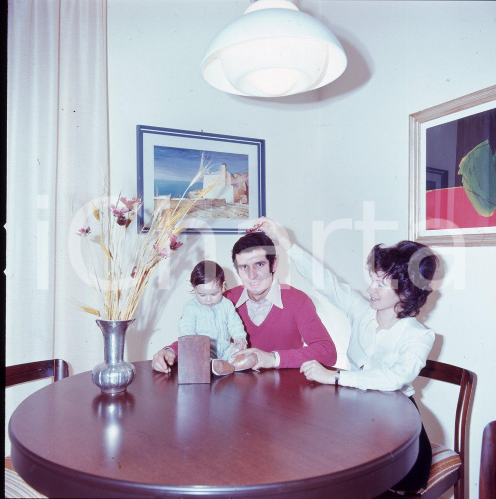 Fotografia d epoca originale 1975ca ALBERTO BIGON MILAN CALCIO Ritratto familiare 1 DIAPOSITIVA ORIGINALE 1