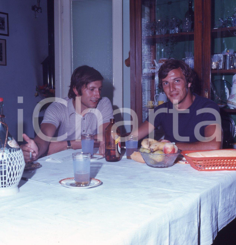 1975ca Marcello LIPPI  Pietro Gedeone CARMIGNANI Ritratto DIAPOSITIVA ORIGINALE  Positivo originale a colori, su pellicola, in formato cm 6 x 6 CONDIZIONI: FAIR E' SEVERAMENTE VIETATA LA RIPRODUZIONE.TUTTI I DIRITTI SONO RISERVATI.ICharta mette in vendita, sul negozio eBay e in esclusiva sul sito "icharta" il proprio archivio composto da numerose diapositive e negativi fotografici d'epoca, tutti originali e autentici, che attraversano la storia del costume italiano tra gli la fine degli anni Sessanta e Novanta.Si tratta di uno sguardo inedito sull'attualità, la politica, la vita quotidiana, il gossip e la cultura, che fotografa il cambiamento della nazione in quest'ultimo scorcio del XX secolo. Un'occasione unica per il mercato del collezionismo, che vede finalmente disponibile un archivio eccezionale per vastità, tematiche e condizioni, in un settore (il negativo fotografico e la diapositiva) di assoluta novità e dalle interessanti prospettive di investimento. CONDIZIONI:FAIR/discreto originale e autentica 1