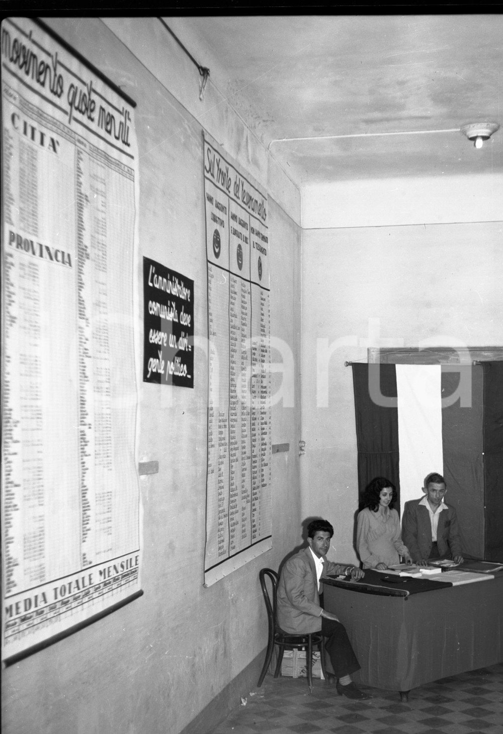 Fotografia d epoca originale 1950 BRESCIA Congresso PCI segreteria all ingresso  NEGATIVO ORIGINALE 1