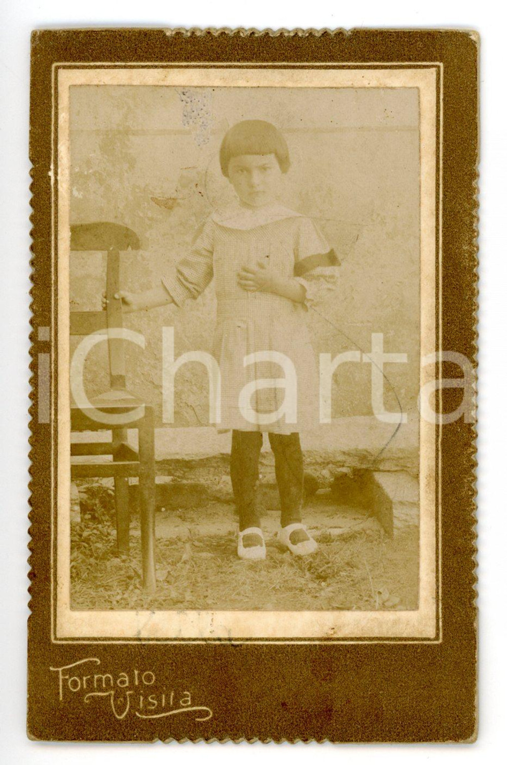 1900 ca TORINO Ritratto di bambina in abito a quadretti *Foto G. CIANOTTO CDV Fotografia d'epoca montata su cartoncino rigido con dedica manoscritta al verso.FOTOGRAFO: Giuseppe Cianotto - Torino, via Baretti 18 CONDIZIONI: POOR (macchie sulla fotografia)FORMATO: CDV    originale e autentica 1
