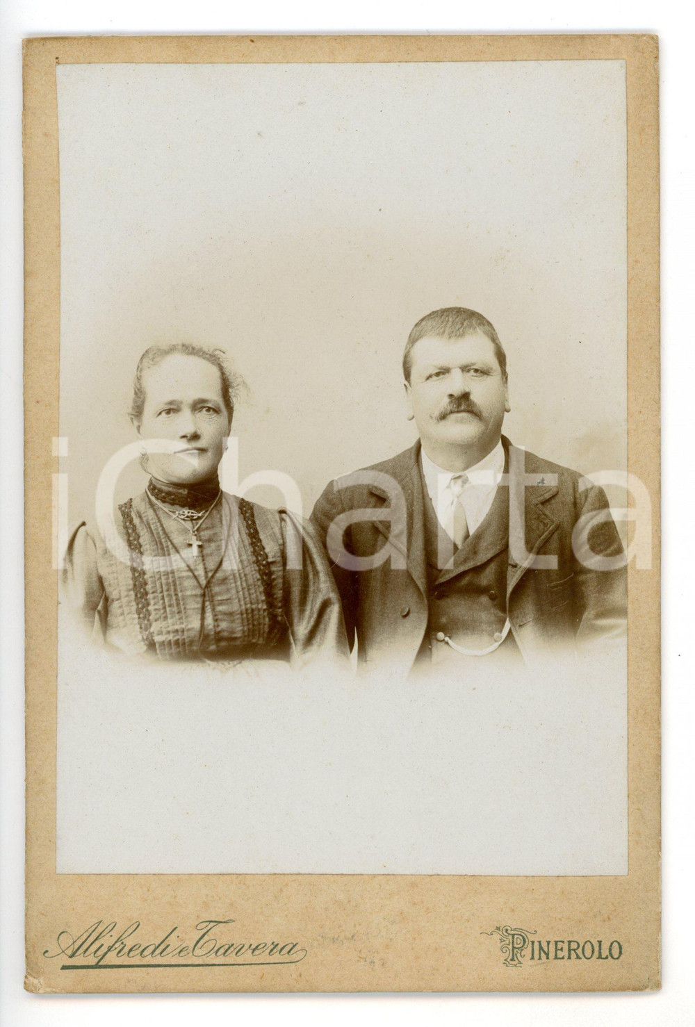 Fotografia d epoca originale 1900 ca PINEROLO Ritratto di una coppia di coniugi  Foto ALFREDI & TAVERA 11x16 1