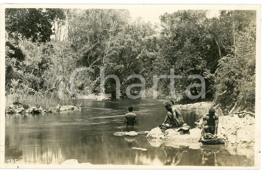 1930 ca CONGO BELGE KATANGA Rivière PANDA - Indigènes *Photo GABRIEL 195 Fotografia originale d'epoca, in formato cartolina postale.FOTOGRAFO: L&eacute;opold Gabriel   GOOD/buono  Formato: 14x9 cm originale e autentica 1