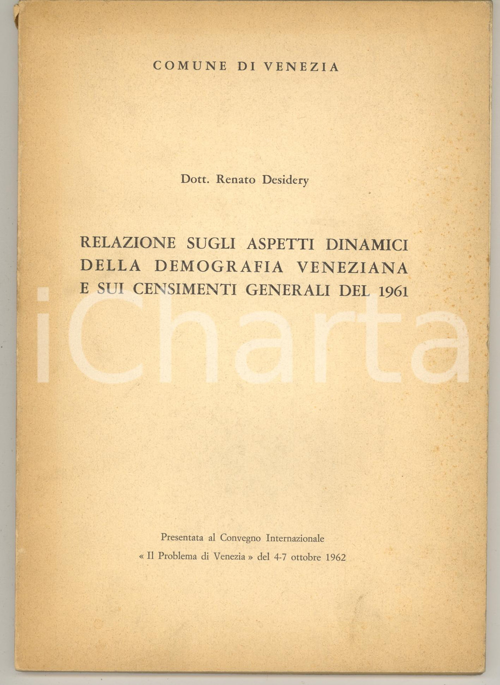 1962 VENEZIA Renato DESIDERY Aspetti dinamici demografia veneziana e censimenti Pubblicazione originale d'epoca.Titolo completo: "Relazione sugli aspetti dinamici della demografia veneziana e sui censimenti generali del 1961".PAGINE: 69  FAIR/discreto buone condizioni interne, ma lievi ingiallimenti in copertina e sbrecciatura al dorso FORMATO: 17x24 cm originale e autentica 1