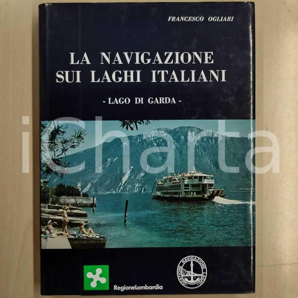 1988 Francesco OGLIARI Navigazione sui laghi italiani LAGO DI GARDA Cavallotti Brossura editoriale d'epoca con copertina rigida telata e sovraccoperta.Edizione speciale per Regione Lombardia e Gestione Navigazione Laghi. COLLANA: La navigazione sui laghi italiani - Terzo volumeEDITORE: Cavallotti editori - MilanoPAGINE 425 FAIR/discreto Aloni in copertina, bruniture alle sguardie Formato: 21x29 cm originale e autentica 1