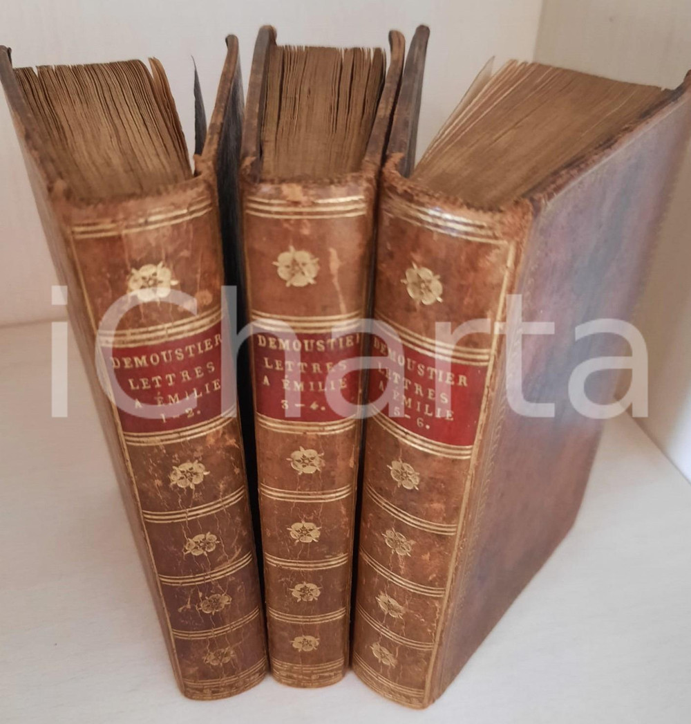 1809 C. A. DEMOUSTIER Lettres à Emile sur la mythologie *ILLUSTRATO 3 tomi Legatura editoriale con copertina in pelle, titoli dorati al dorso, incisione in antiporta, doratura al taglio.Sei volumi in tre tomi.Numerose tavole illustrate.PAGINE: 120 + 105 + 150EDITORE: Paris - Antoine-Augustin Renouard  GOOD/buono buone condizioni interne, ma minime tracce d'uso e rosure in copertina FORMATO: 8x14 cm originale e autentica 1