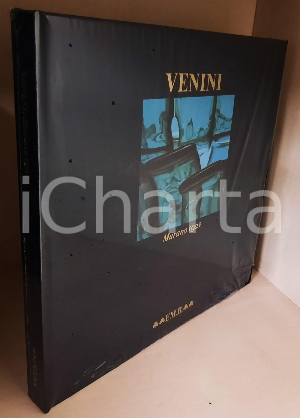 1989 Vetro di MURANO - VENINI - FMR Franco Maria Ricci Editore *Quadreria Legatura editoriale in seta nera con illustrazione applicata. Cofanetto rigido.Volume intonso, nel cellophane originale.COLLANA: QuadreriaEDITORE: Franco Maria Ricci EditorePAGINE: 228 GOOD/buono minime tracce d'uso Formato: 30x30 cm (volume); 32x32 cm (cofanetto) originale e autentica 1
