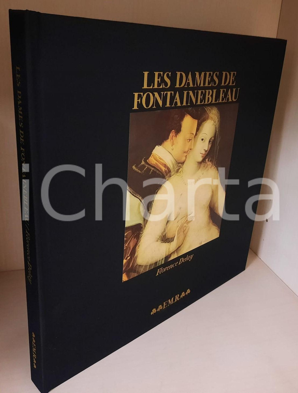 1987 Les dames de Fointainebleau - FMR Franco Maria Ricci Editore *Quadreria Legatura editoriale in seta nera con illustrazione applicata. Cofanetto rigido.Tiratura limitata in 5000 esemplari numerati; il presente è il n° 1125.COLLANA: QuadreriaEDITORE: Franco Maria Ricci EditorePAGINE: 220 GOOD/buono minime tracce d'uso Formato: 30x30 cm (volume); 32x32 cm (cofanetto) originale e autentica 1