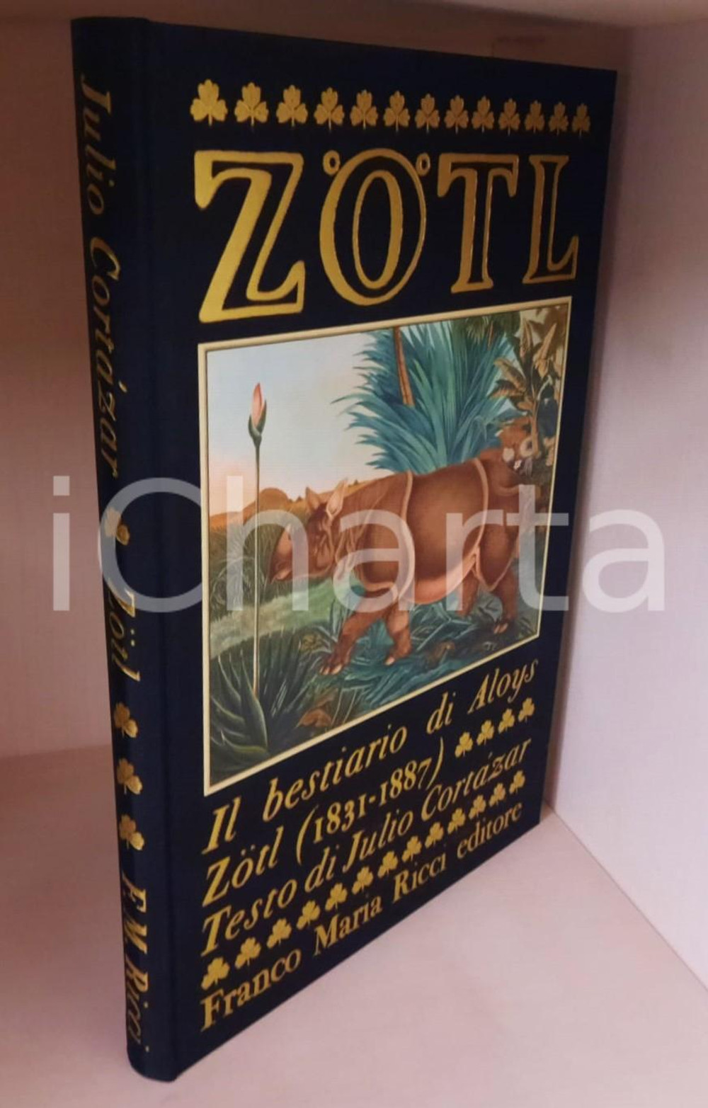 1972 J. CORTAZAR Zötl - Il Bestiario di Aloys Zötl - FMR Franco Maria Ricci Legatura editoriale in seta nera con illustrazione applicata. Cofanetto rigido.COLLANA: I segni dell'uomoEDITORE: Franco Maria Ricci EditorePAGINE: 172 GOOD/buono minime tracce d'uso Formato: 23x35 cm (volume); 25x37 cm (cofanetto) originale e autentica 1
