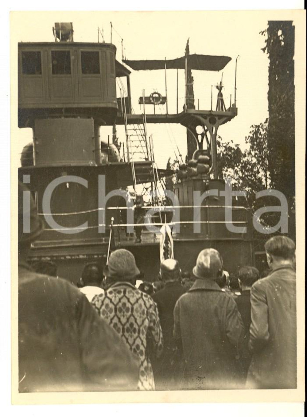 1926 GARDONE RIVIERA - VITTORIALE Gabriele D'ANNUNZIO sulla nave PUGLIA ^Foto Rara fotografia originale d'epoca, con didascalia al verso, scattata il 23 maggio 1926.CONDIZIONI: GFORMATO: 9x12 cm    originale e autentica 1