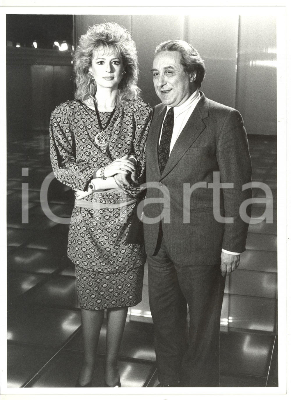 1986 RAI - IL BELLO DELLA DIRETTA Loretta GOGGI con Enzo SPALTRO Foto 18x24 cm Fotografia di agenzia. CONDIZIONI: GFORMATO: 18x24 cm    originale e autentica 1