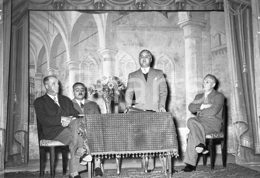 1955 MARMENTINO (BS) fraz OMBRIANO Congresso climatologia (7) NEGATIVO ORIGINALE Negativo originale in bianco e nero su pellicola.  E' SEVERAMENTE VIETATA LA RIPRODUZIONE.TUTTI I DIRITTI SONO RISERVATI.ICharta mette in vendita, sul negozio eBay e in esclusiva sul sito "icharta" il proprio archivio composto da numerose diapositive e negativi fotografici d'epoca, tutti originali e autentici.Si tratta di uno sguardo inedito sull'attualità, la politica, la vita quotidiana, il gossip e la cultura, che fotografa il cambiamento della nazione (e non solo) tra il 1890 ed il 1990 circa. Un'occasione unica per il mercato del collezionismo, che vede finalmente disponibile un archivio eccezionale per vastità, tematiche e condizioni, in un settore (il negativo fotografico e la diapositiva) di assoluta novità e dalle interessanti prospettive di investimento. CONDIZIONI:FAIR/discretoFORMATO: cm 9 x 6 originale e autentica 1