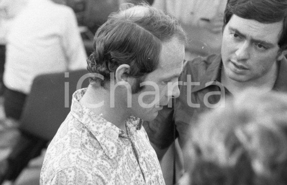 1971 MONZA Peter GETHIN della B.R.M. vincitore del GP (1) NEGATIVO ORIGINALE Negativo originale in bianco e nero su pellicola.  E' SEVERAMENTE VIETATA LA RIPRODUZIONE.TUTTI I DIRITTI SONO RISERVATI.ICharta mette in vendita, sul negozio eBay e in esclusiva sul sito "icharta" il proprio archivio composto da numerose diapositive e negativi fotografici d'epoca, tutti originali e autentici.Si tratta di uno sguardo inedito sull'attualità, la politica, la vita quotidiana, il gossip e la cultura, che fotografa il cambiamento della nazione (e non solo) tra il 1890 ed il 1990 circa. Un'occasione unica per il mercato del collezionismo, che vede finalmente disponibile un archivio eccezionale per vastità, tematiche e condizioni, in un settore (il negativo fotografico e la diapositiva) di assoluta novità e dalle interessanti prospettive di investimento. CONDIZIONI:FAIR/discretoFORMATO: 35mm originale e autentica 1