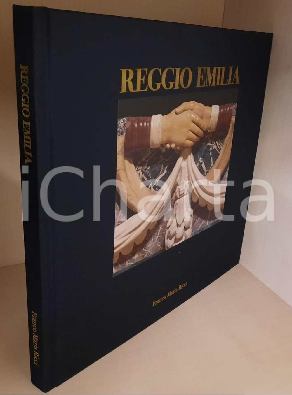 2001 REGGIO EMILIA - FMR Franco Maria Ricci Editore *Collana Grand Tour Legatura editoriale in seta nera con illustrazione applicata. Cofanetto rigido.COLLANA: Grand TourEDITORE: Franco Maria Ricci EditorePAGINE: 168 GOOD/buono minime tracce d'uso Formato: 30x30 cm (volume); 32x32 cm (cofanetto) originale e autentica 1