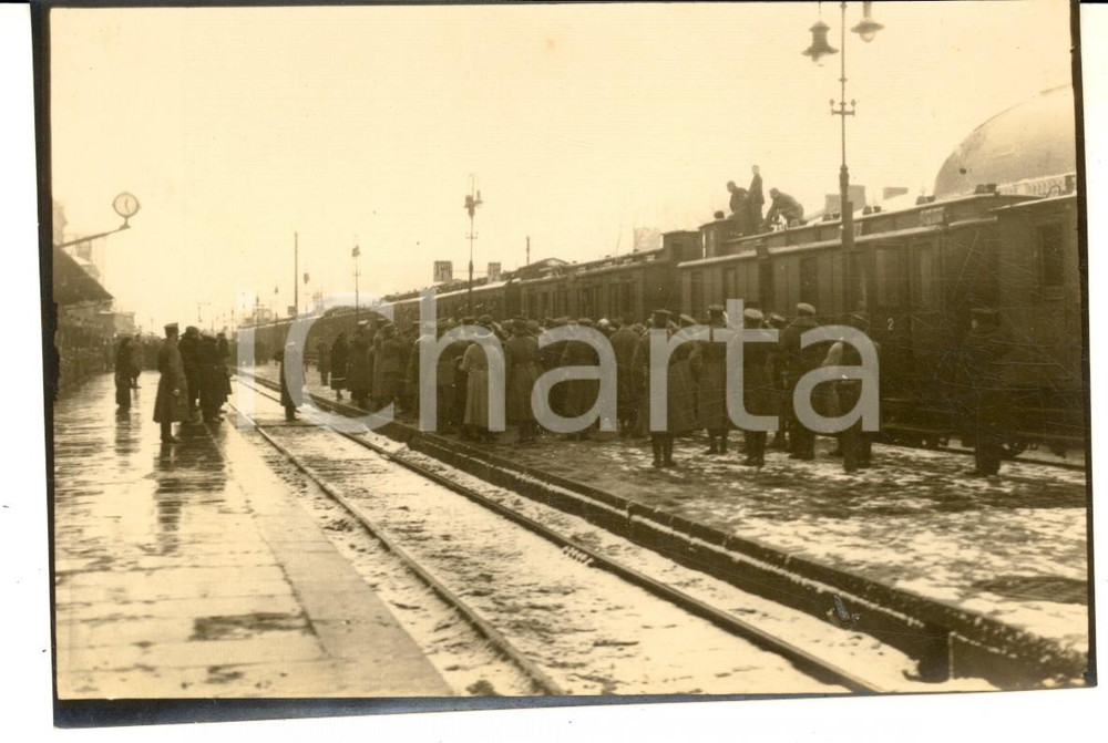 Fotografia d epoca originale 1920 VARSAVIA Spedizione italiana  Arrivo contingente alla stazione Foto 2 1