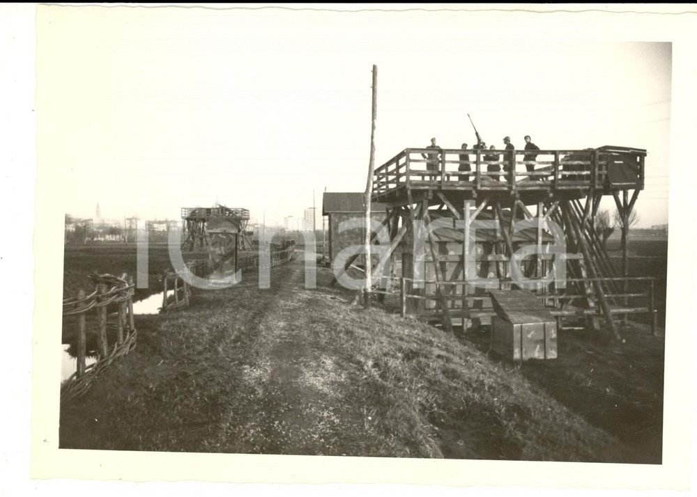 Fotografia d epoca originale 1944 RSI PAVIA TICINELLO Postazione contraerea  Soldati in osservazione FOTO 2 1