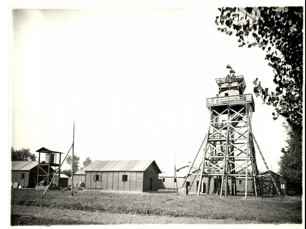 Fotografia d epoca originale 1944 RSI PAVIA TICINELLO Postazione contraerea Baracche e torre osservazione 1