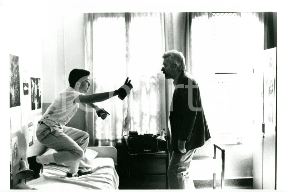 1989 CINEMA "Lost Angels" - Adam HOROVITZ Donald SUTHERLAND sul set del film 2 Fotografia di agenzia. CONDIZIONI: GFORMATO: 24x15 cm    originale e autentica 1