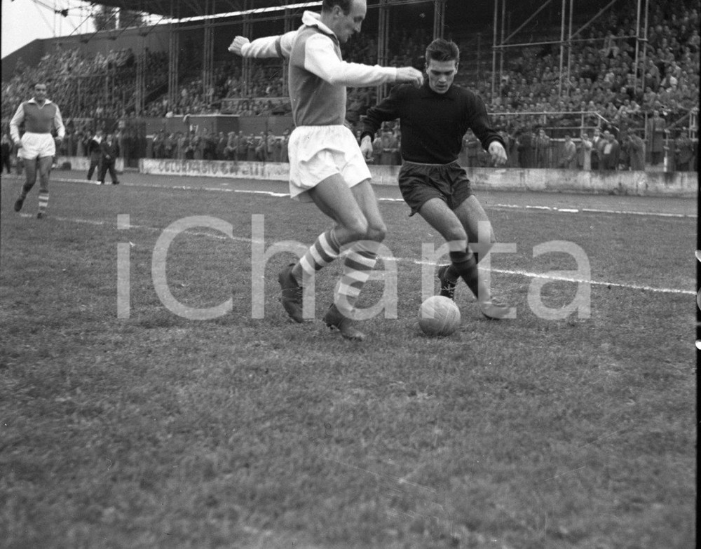 Fotografia d epoca originale 1952 CALCIO BRESCIA 3 MONZA 1 Dribbling in area NEGATIVO ORIGINALE 1