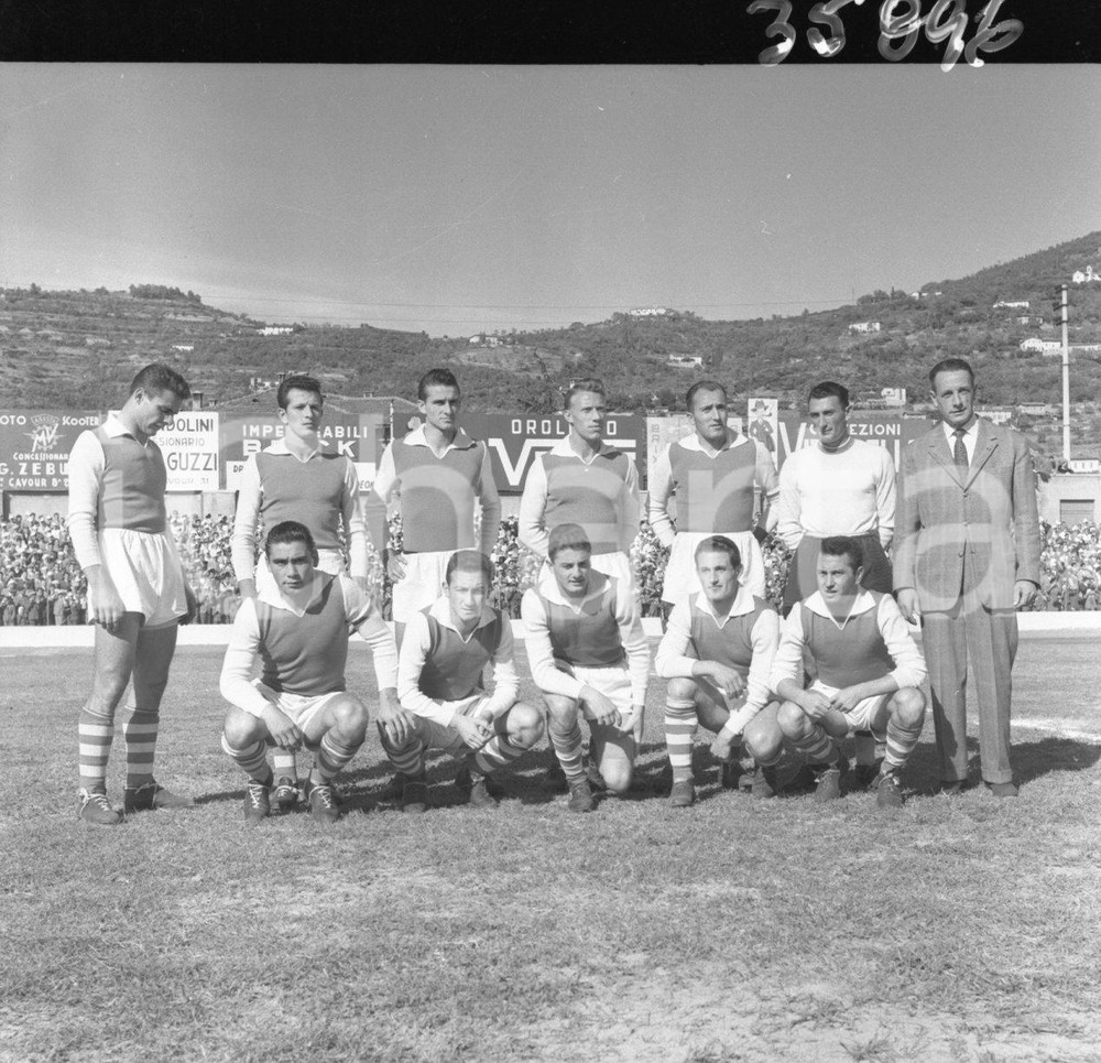 1952 CALCIO BRESCIA 0 MONZA 1 Formazione Monza NEGATIVO ORIGINALE Campionato 1952/53 serie B 3° giornata 28 settembre 1952Negativo originale in bianco e nero su pellicola.  E' SEVERAMENTE VIETATA LA RIPRODUZIONE.TUTTI I DIRITTI SONO RISERVATI.ICharta mette in vendita, sul negozio eBay e in esclusiva sul sito "icharta" il proprio archivio composto da numerose diapositive e negativi fotografici d'epoca, tutti originali e autentici.Si tratta di uno sguardo inedito sull'attualità, la politica, la vita quotidiana, il gossip e la cultura, che fotografa il cambiamento della nazione (e non solo) tra il 1890 ed il 1990 circa. Un'occasione unica per il mercato del collezionismo, che vede finalmente disponibile un archivio eccezionale per vastità, tematiche e condizioni, in un settore (il negativo fotografico e la diapositiva) di assoluta novità e dalle interessanti prospettive di investimento. CONDIZIONI:FAIR/discretoFORMATO: cm 6 x 6 originale e autentica 1