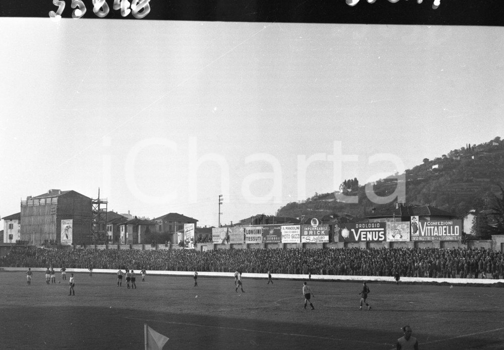 1951/1952 CALCIO SERIE B BRESCIA-SIRACUSA NEGATIVO ORIGINALE Campionato 1952/53 serie B 12 OTTOBRE 1952Negativo originale in bianco e nero su pellicola.  E' SEVERAMENTE VIETATA LA RIPRODUZIONE.TUTTI I DIRITTI SONO RISERVATI.ICharta mette in vendita, sul negozio eBay e in esclusiva sul sito "icharta" il proprio archivio composto da numerose diapositive e negativi fotografici d'epoca, tutti originali e autentici.Si tratta di uno sguardo inedito sull'attualità, la politica, la vita quotidiana, il gossip e la cultura, che fotografa il cambiamento della nazione (e non solo) tra il 1890 ed il 1990 circa. Un'occasione unica per il mercato del collezionismo, che vede finalmente disponibile un archivio eccezionale per vastità, tematiche e condizioni, in un settore (il negativo fotografico e la diapositiva) di assoluta novità e dalle interessanti prospettive di investimento. CONDIZIONI:FAIR/discretoFORMATO: cm 6 x 4,5 originale e autentica 1
