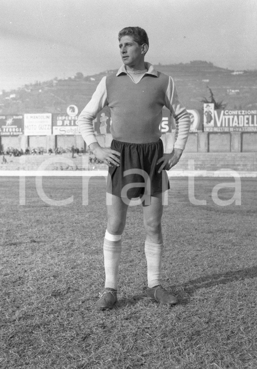 BRESCIA CALCIO Campionato 1952/53 serie B  NEGATIVO ORIGINALE (3) Negativo originale in bianco e nero su pellicola.  E' SEVERAMENTE VIETATA LA RIPRODUZIONE.TUTTI I DIRITTI SONO RISERVATI.ICharta mette in vendita, sul negozio eBay e in esclusiva sul sito "icharta" il proprio archivio composto da numerose diapositive e negativi fotografici d'epoca, tutti originali e autentici.Si tratta di uno sguardo inedito sull'attualità, la politica, la vita quotidiana, il gossip e la cultura, che fotografa il cambiamento della nazione (e non solo) tra il 1890 ed il 1990 circa. Un'occasione unica per il mercato del collezionismo, che vede finalmente disponibile un archivio eccezionale per vastità, tematiche e condizioni, in un settore (il negativo fotografico e la diapositiva) di assoluta novità e dalle interessanti prospettive di investimento. CONDIZIONI:FAIR/discretoFORMATO: cm 4,5 x  6 originale e autentica 1