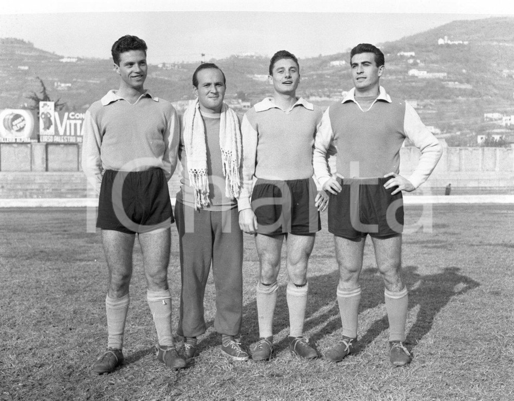 BRESCIA CALCIO Campionato 1952/53 serie B  NEGATIVO ORIGINALE 2 Negativo originale in bianco e nero su pellicola.  E' SEVERAMENTE VIETATA LA RIPRODUZIONE.TUTTI I DIRITTI SONO RISERVATI.ICharta mette in vendita, sul negozio eBay e in esclusiva sul sito "icharta" il proprio archivio composto da numerose diapositive e negativi fotografici d'epoca, tutti originali e autentici.Si tratta di uno sguardo inedito sull'attualità, la politica, la vita quotidiana, il gossip e la cultura, che fotografa il cambiamento della nazione (e non solo) tra il 1890 ed il 1990 circa. Un'occasione unica per il mercato del collezionismo, che vede finalmente disponibile un archivio eccezionale per vastità, tematiche e condizioni, in un settore (il negativo fotografico e la diapositiva) di assoluta novità e dalle interessanti prospettive di investimento. CONDIZIONI:FAIR/discretoFORMATO: cm 6 x 4,5 originale e autentica 1