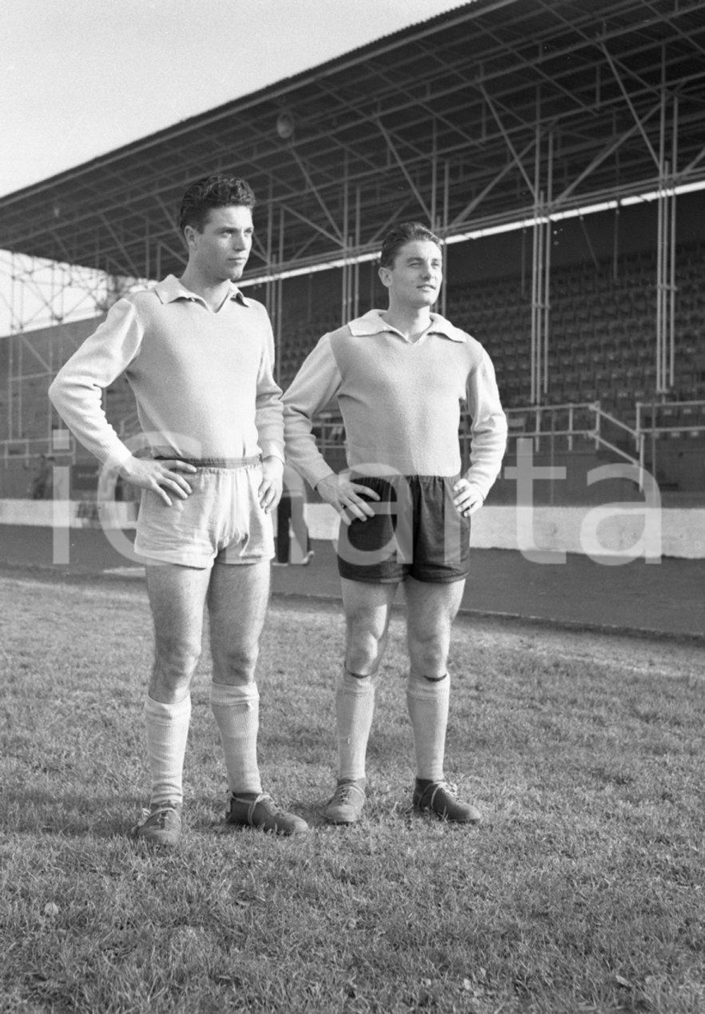 BRESCIA CALCIO Campionato 1952/53 serie B  NEGATIVO ORIGINALE 4 Negativo originale in bianco e nero su pellicola.  E' SEVERAMENTE VIETATA LA RIPRODUZIONE.TUTTI I DIRITTI SONO RISERVATI.ICharta mette in vendita, sul negozio eBay e in esclusiva sul sito "icharta" il proprio archivio composto da numerose diapositive e negativi fotografici d'epoca, tutti originali e autentici.Si tratta di uno sguardo inedito sull'attualità, la politica, la vita quotidiana, il gossip e la cultura, che fotografa il cambiamento della nazione (e non solo) tra il 1890 ed il 1990 circa. Un'occasione unica per il mercato del collezionismo, che vede finalmente disponibile un archivio eccezionale per vastità, tematiche e condizioni, in un settore (il negativo fotografico e la diapositiva) di assoluta novità e dalle interessanti prospettive di investimento. CONDIZIONI:FAIR/discretoFORMATO: cm 4,5 x  6 originale e autentica 1