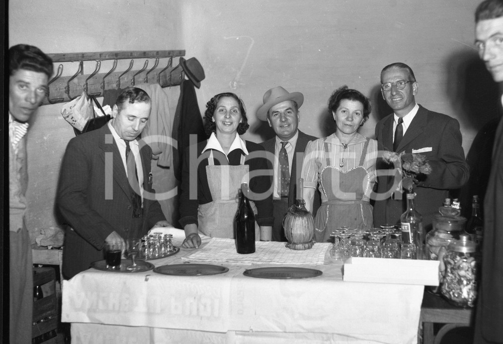 Fotografia d epoca originale 1950 BRESCIA Rinfresco simpatizzanti P.C.I. NEGATIVO ORIGINALE 1