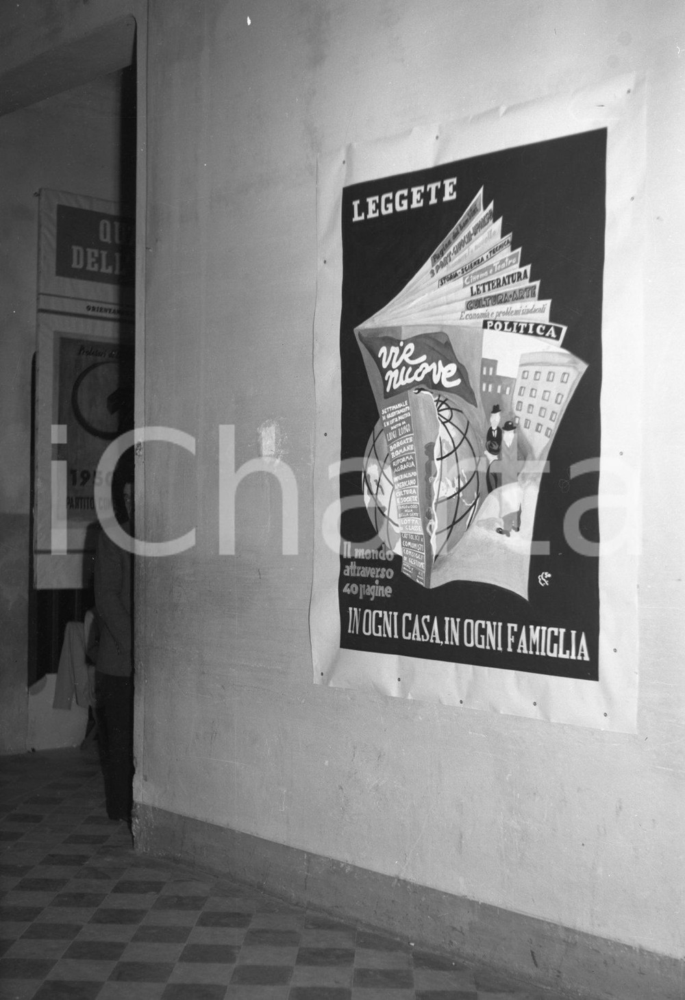 Fotografia d epoca originale 1950 BRESCIA Congresso PCI manifesto  rivista Vie nuove NEGATIVO ORIGINALE 1