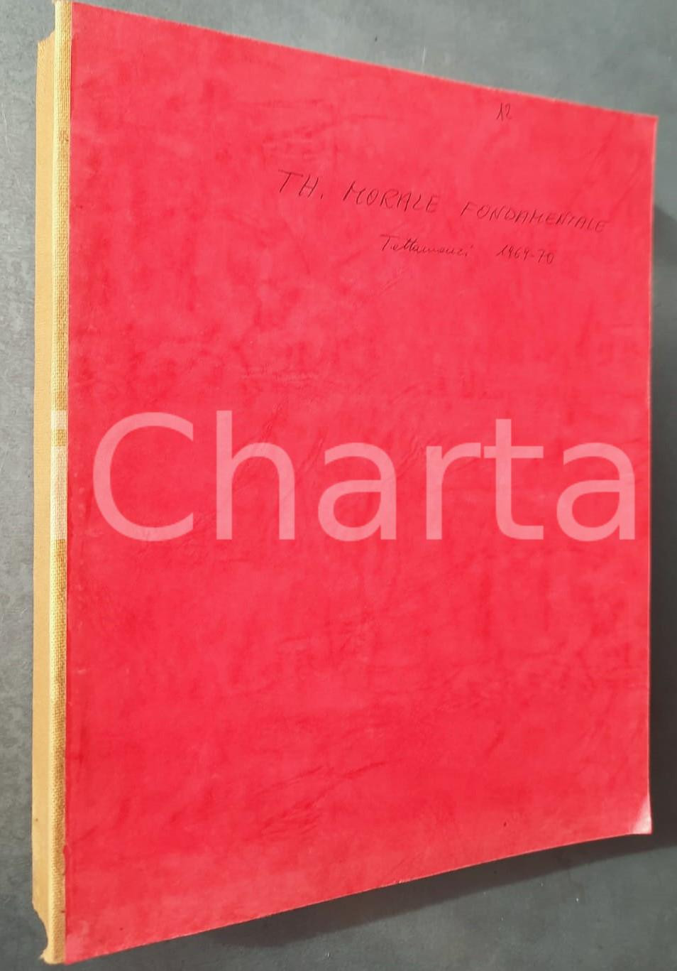 1969-70 Mons. Dionigi TETTAMANZI Teologia morale fondamentale *Dattiloscritto Pubblicazione originale, ciclostilata e rilegata con colla a caldo, tela al dorso.Si tratta di una dispensa realizzata sulla base di uno dei corsi del Seminario Arcivescovile di Milano (sede a Venegono Inferiore).La dispensa presenta sottolineature, note con citazioni e integrazioni manoscritte a margine ad opera di Orazio Sartor. PAGINE: 300 circa GOOD/buono lievi tracce d'uso; minime piegature angolari FORMATO: 22x27 cm originale e autentica 1