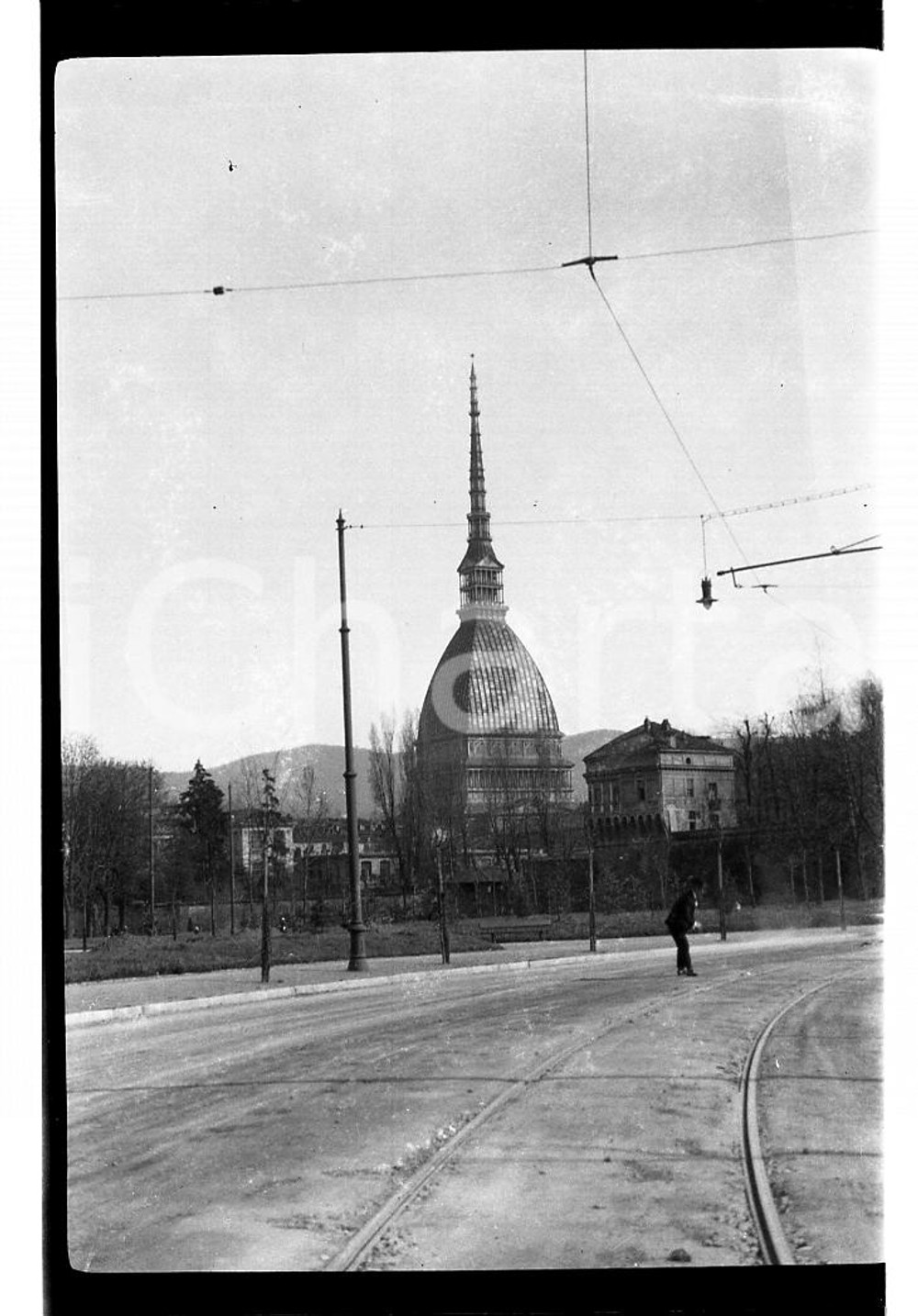 Fotografia d epoca originale 1924 TORINO La Mole Antonelliana con passante sui binari NEGATIVO ORIGINALE 1