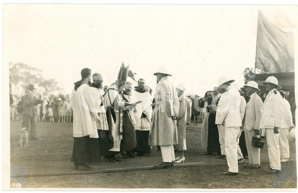 1928 LEOPOLDVILLE CONGO Roi Albert I Reine Elisabeth ^Première pierre lycée 458 Fotografia originale d'epoca, scattata durante la visita dei sovrani Alberto I ed Elisabetta del Belgio in Congo.La fotografia &egrave; stata scattata in occasione della posa della prima pietra del liceo.FOTOGRAFO: L&eacute;opold Gabriel - Panda - KatangaFORMATO: 14x9 cmCONDIZIONI: G      originale e autentica 1