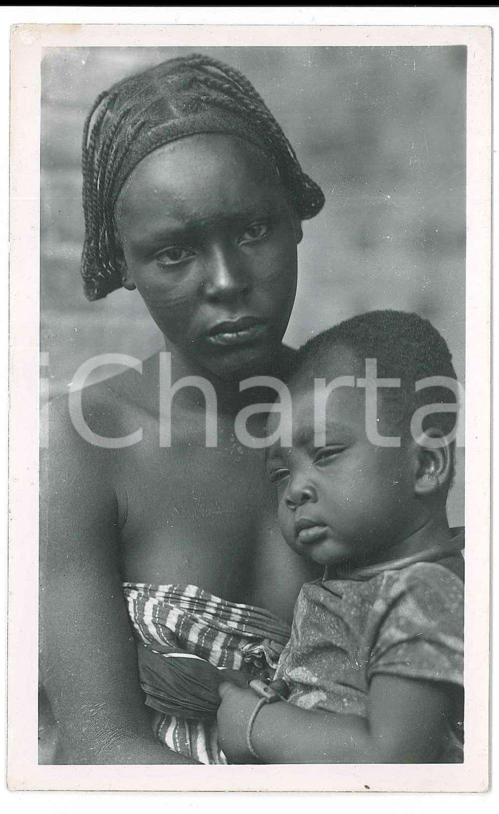 1930 ca C. ZAGOURSKI «L'Afrique qui disparaît» NIAPU MANGBETU Déformation crane  Fotocartolina postale d'epoca, appartenente alla serie &laquo;L'Afrique qui dispara&icirc;t&raquo; del fotografo Casimir Zagourski (L&eacute;opoldville).N&deg; 64, non viaggiata.CONDIZIONI: GFORMATO: 9x14 cm     originale e autentica 1