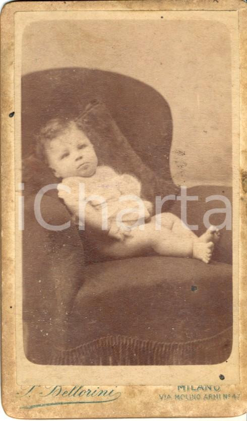 Fotografia d epoca originale 1890 ca MILANO Ritratto di bambino in poltrona Fotografia PAOLO BELLORINI 1 1