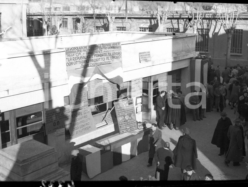 Fotografia d epoca originale 1947 GARDONE VALTROMPIA Sciopero per la chiusura della OM 19 NEGATIVO ORIGINALE 1