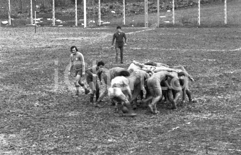 Fotografia d epoca originale 1972 ITALIA RUGBY squadra non identificata mischia NEGATIVO ORIGINALE 1
