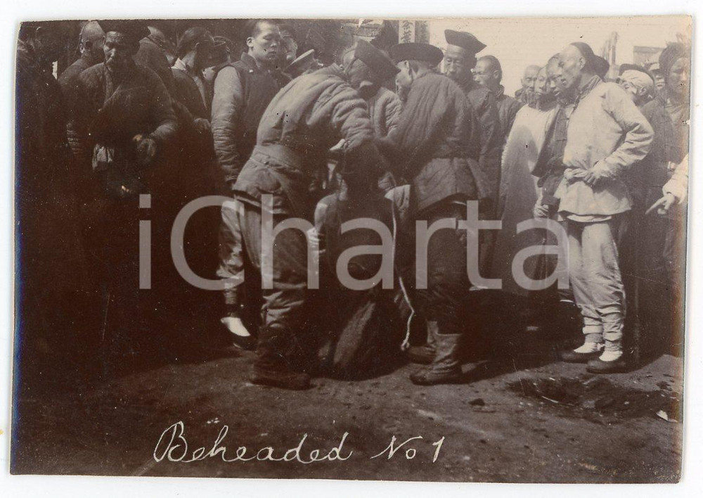 Fotografia d epoca originale 1900 ca CHINA DEATH PENALTY Beheading  Preparation 1 RARE photo 9x6 cm 1