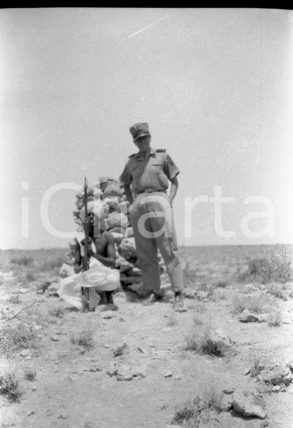 1936 LIBIA viaggio in Fezzan; scatto di  Giuseppe SCORTECCI NEGATIVO ORIGINALE 6 Negativo originale in bianco e nero su pellicola.  E' SEVERAMENTE VIETATA LA RIPRODUZIONE.TUTTI I DIRITTI SONO RISERVATI.ICharta mette in vendita, sul negozio eBay e in esclusiva sul sito "icharta" il proprio archivio composto da numerose diapositive e negativi fotografici d'epoca, tutti originali e autentici.Si tratta di uno sguardo inedito sull'attualità, la politica, la vita quotidiana, il gossip e la cultura, che fotografa il cambiamento della nazione (e non solo) tra il 1890 ed il 1990 circa. Un'occasione unica per il mercato del collezionismo, che vede finalmente disponibile un archivio eccezionale per vastità, tematiche e condizioni, in un settore (il negativo fotografico e la diapositiva) di assoluta novità e dalle interessanti prospettive di investimento. CONDIZIONI:FAIR/discretoFORMATO: cm 6 x 9 originale e autentica 1
