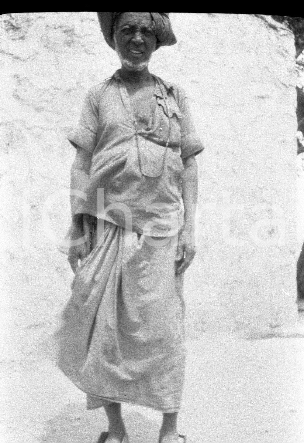 1936 LIBIA viaggio in Fezzan; scatto di Giuseppe SCORTECCI NEGATIVO ORIGINALE 12 Negativo originale in bianco e nero su pellicola.  E' SEVERAMENTE VIETATA LA RIPRODUZIONE.TUTTI I DIRITTI SONO RISERVATI.ICharta mette in vendita, sul negozio eBay e in esclusiva sul sito "icharta" il proprio archivio composto da numerose diapositive e negativi fotografici d'epoca, tutti originali e autentici.Si tratta di uno sguardo inedito sull'attualità, la politica, la vita quotidiana, il gossip e la cultura, che fotografa il cambiamento della nazione (e non solo) tra il 1890 ed il 1990 circa. Un'occasione unica per il mercato del collezionismo, che vede finalmente disponibile un archivio eccezionale per vastità, tematiche e condizioni, in un settore (il negativo fotografico e la diapositiva) di assoluta novità e dalle interessanti prospettive di investimento. CONDIZIONI:FAIR/discretoFORMATO: cm 6 x 9 originale e autentica 1