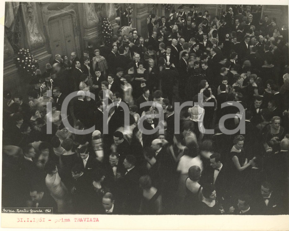 Fotografia d epoca originale 1961 BRESCIA Teatro Grande  Prima della Traviata  Platea  Foto 24x18 cm 1