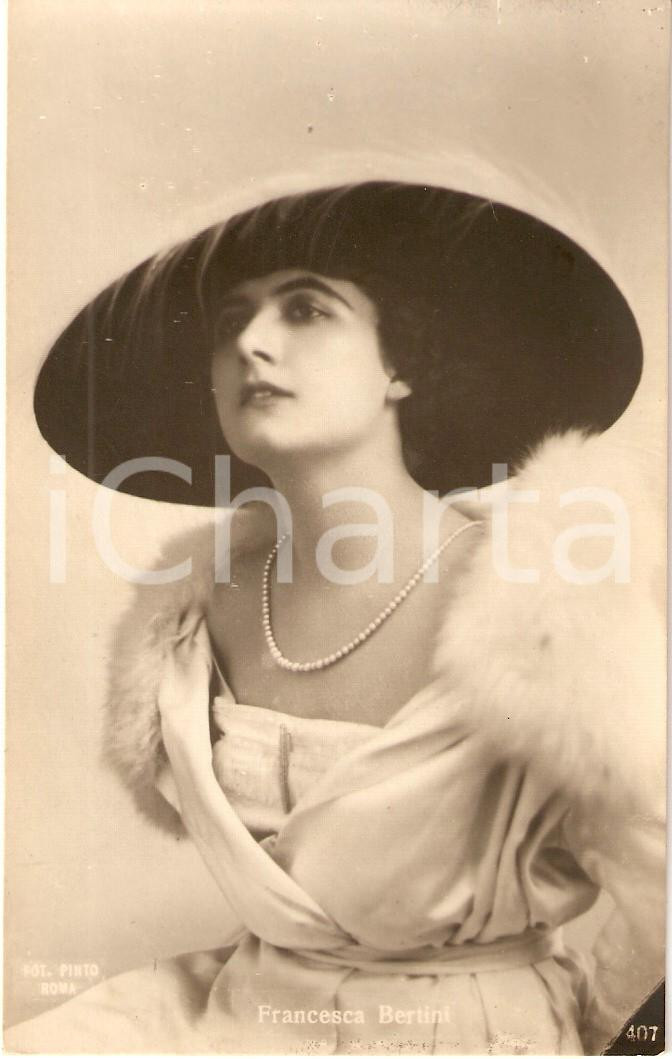 Cartolina originale da collezione 1925 ca CINEMA Francesca BERTINI con collo di pelliccia Cartolina FP 1