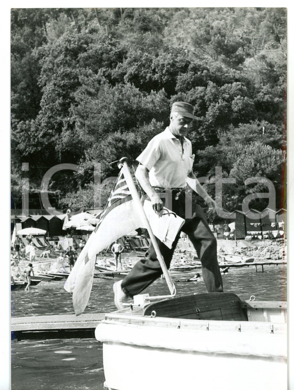 1955 PORTOFINO Duca di WINDSOR a bordo del panfilo CALISTO *Foto 13x18 Fotografia d'epoca con didascalia coeva al verso. CONDIZIONI: GFORMATO: 13x18 cm      originale e autentica 1