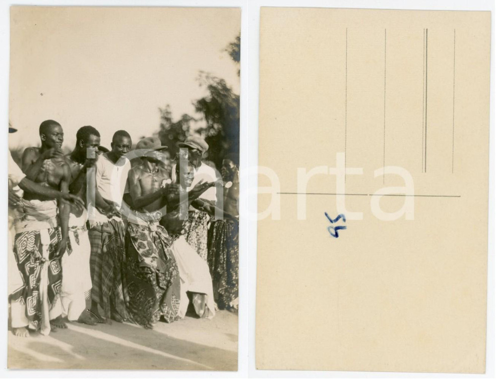 1940 ca AFRICA CONGO BELGA Danzatori indigeni *Fotografia 9x14 cm  Fotografia originale d'epoca, in formato cartolina postale.Numero a pennarello al verso (95).  GOOD/buono  FORMATO: 14x9 cm originale e autentica 1