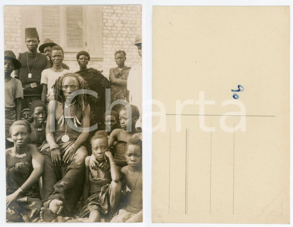 1940 ca AFRICA CONGO BELGA Indigeno capofamiglia con i figli - Foto 9x14 cm  Fotografia originale d'epoca, in formato cartolina postale.Numero a pennarello al verso (90).  GOOD/buono  FORMATO: 9x14 cm originale e autentica 1